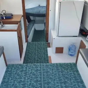 Boat To Sleep In Barcelona Hotel en barco Sant Adrià de Besòs